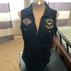 Womens Harley Davison vest/shirt. Very cool ! Size large v neck zip up